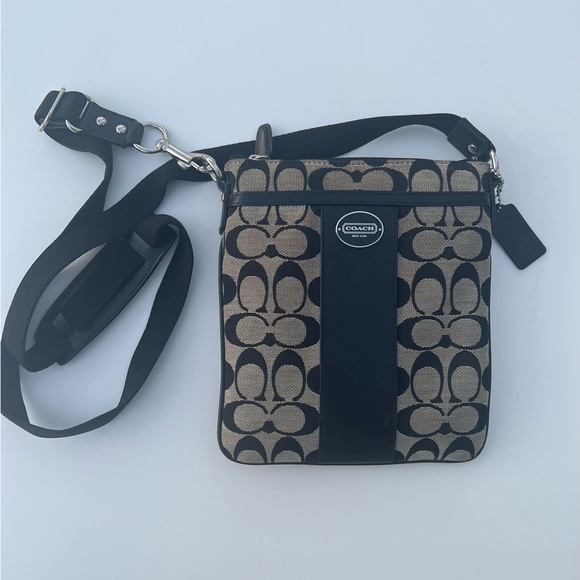 Coach Chelsea Sig C Crossbody - Picture 1 of 9